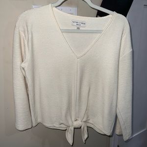 Long sleeve textured shirt with tie in front